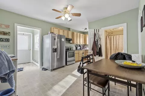 Entry Way - 8 2nd St, Gardner, MA 01440 photo 1 of 4