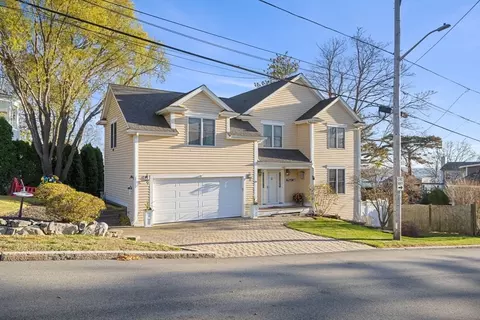 29 Ocean St, Nahant, MA 01908