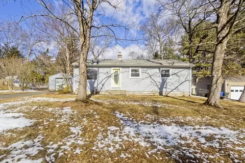 78 Helberg Rd, Springfield, MA 01128 photo 2