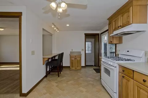 78 Helberg Rd, Springfield, MA 01128 photo 9