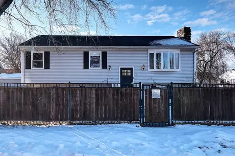 12 Meredith St, Lowell, MA 01850