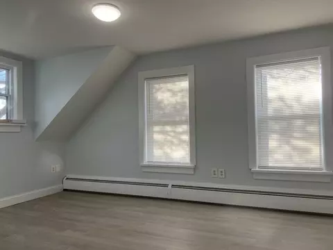 Living - 21 James St, Worcester, MA 01603 photo 3 of 4