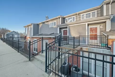 102 Milton St #102, Dedham, MA 02026
