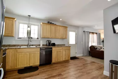 35 Anniversary St, Springfield, MA 01104 photo 8