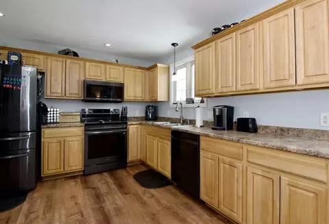 35 Anniversary St, Springfield, MA 01104 photo 10