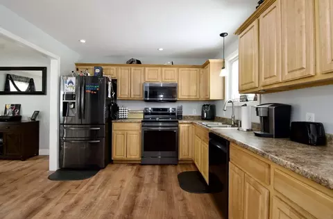 35 Anniversary St, Springfield, MA 01104 photo 9