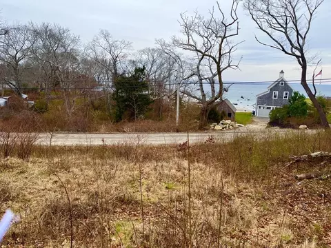 21 Highland Ave, Plymouth, MA 02360