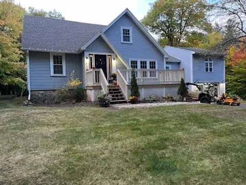 91 Holt Rd, Ashburnham, MA 01430
