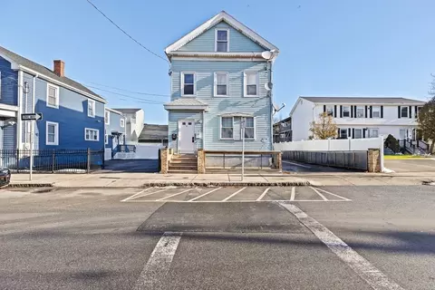 31 Heard St, Chelsea, MA 02150