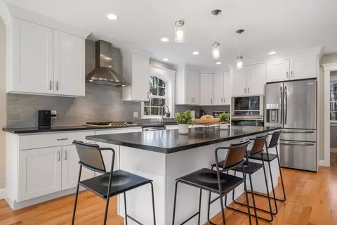40 Carl Donald Dr, Tewksbury, MA 01876