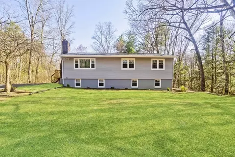 47 North St, Belchertown, MA 01007