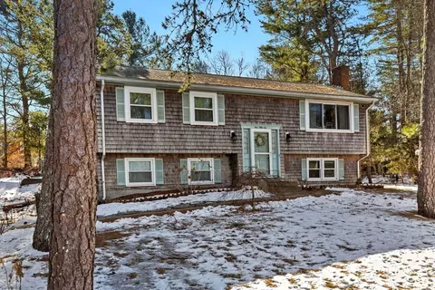 156 Carver Rd, Plymouth, MA 02360