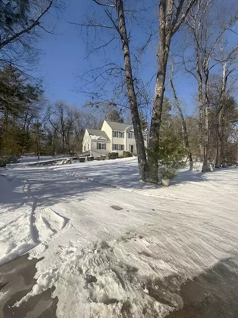 14 Smith Rd, Sutton, MA 01590