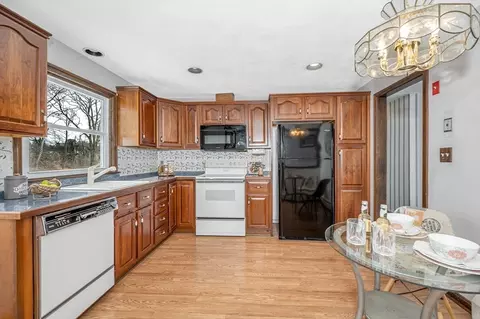 24 Benton Cir, Reading, MA 01867 photo 3