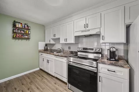 14 Hallmark Gdns #5, Burlington, MA 01803