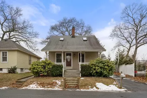 74 Perrin Ave, Seekonk, MA 02771
