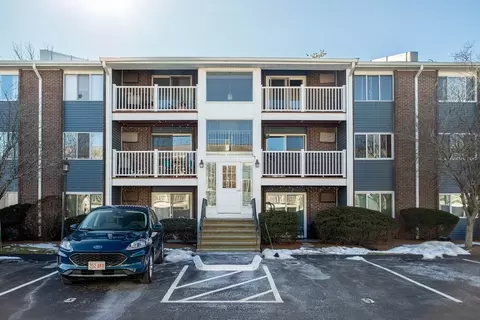 6 Woodcrest Ct #2, Weymouth, MA 02190