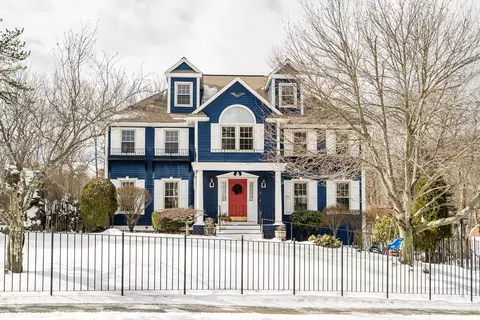 15 Mauriello Dr, Stoneham, MA 02180