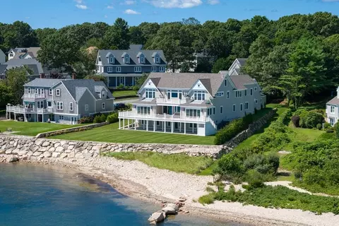 20 Spinnaker Ln, Dartmouth, MA 02748