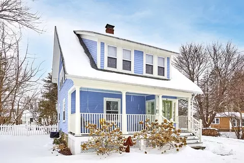 21 Smith St, Haverhill, MA 01832