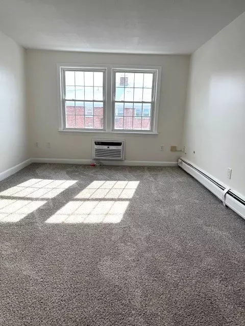 Living - 2 Mcdewell Ave #16, Danvers, MA 01923 photo 2 of 4