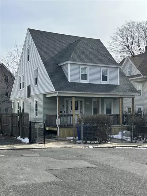 26 Greenacre Sq, Springfield, MA 01105
