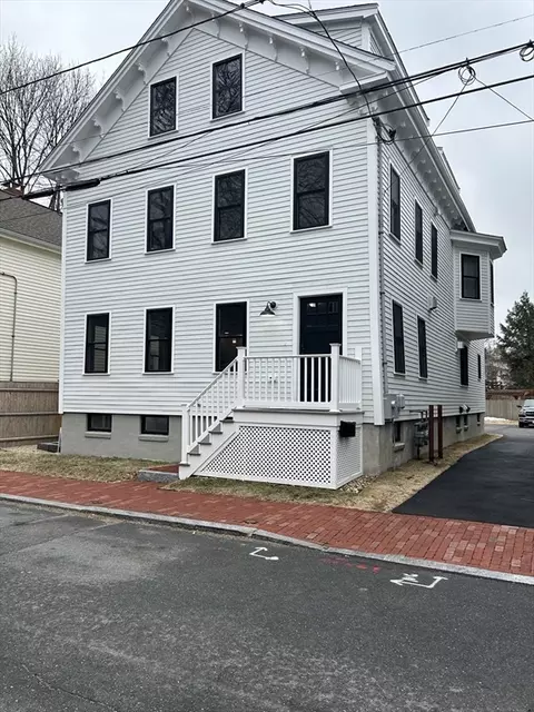 34 Prospect St #1, Newburyport, MA 01950