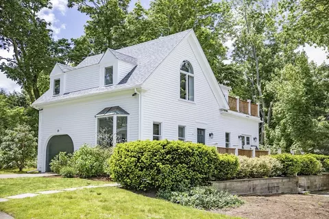 19 E Bay Rd, Barnstable, MA 02655