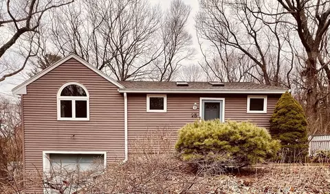 15 Amherst Rd, Hopkinton, MA 01748
