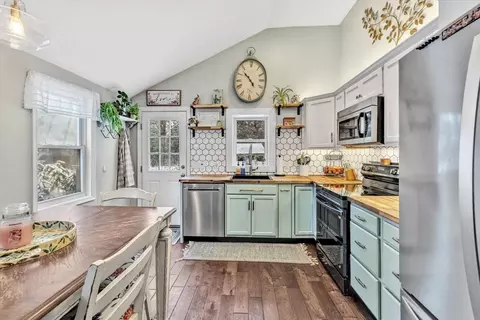 7 Summer St, Wareham, MA 02571 photo 3