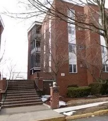 31 Lodgen Ct #1H, Malden, MA 02148