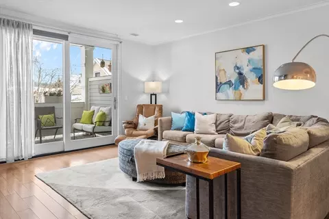 77 Court St #209, Newton, MA 02458