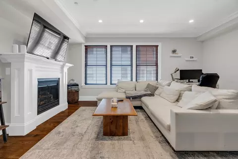 160 W Broadway #304, Boston, MA 02127
