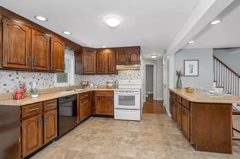12 Edwin St, Reading, MA 01867 photo 7