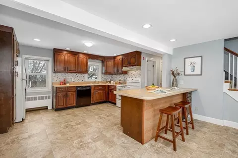 12 Edwin St, Reading, MA 01867 photo 8
