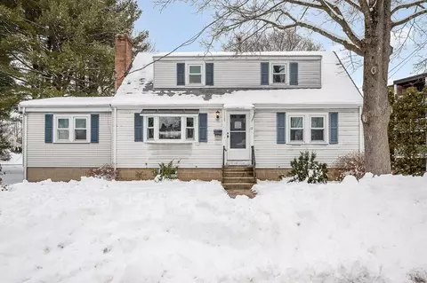 12 Edwin St, Reading, MA 01867 photo 2