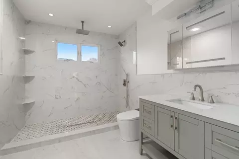 Bath - 51 Pilgrim Rd, Needham, MA 02492 photo 2 of 4