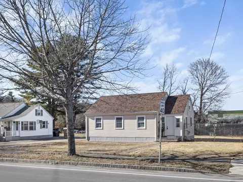 135 Mendon St, Hopedale, MA 01747