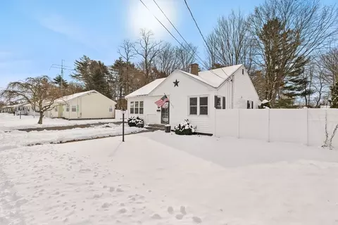 10 Lisa Ave, Acushnet, MA 02743