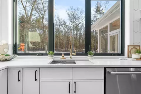 Kitchen - 17 Highclere, Windham, NH 03087 photo 3 of 5