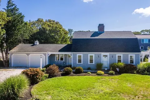168 Pawkannawkut Dr, Yarmouth, MA 02664