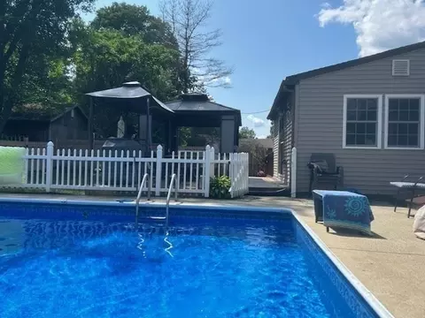 25 Gardens Dr, Springfield, MA 01119 photo 8