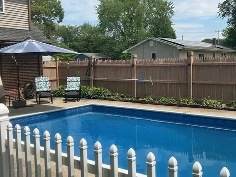 25 Gardens Dr, Springfield, MA 01119 photo 7