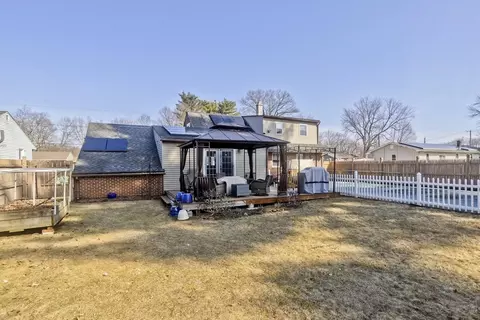 25 Gardens Dr, Springfield, MA 01119 photo 4