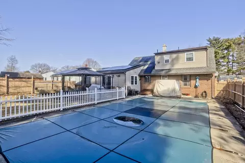 25 Gardens Dr, Springfield, MA 01119 photo 5