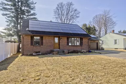 25 Gardens Dr, Springfield, MA 01119 photo 3