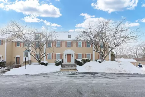 67 Weatherly Dr #67, Salem, MA 01970