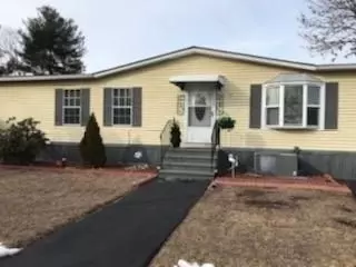 19 Queens Rd #202, Attleboro, MA 02703