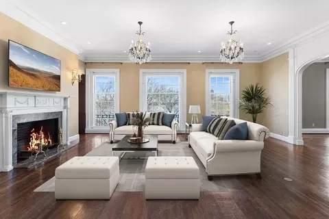 370 Beacon St #3, Boston, MA 02116