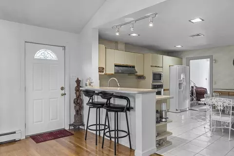 Entry Way - 5 Arlyn Rd, Marblehead, MA 01945 photo 1 of 1